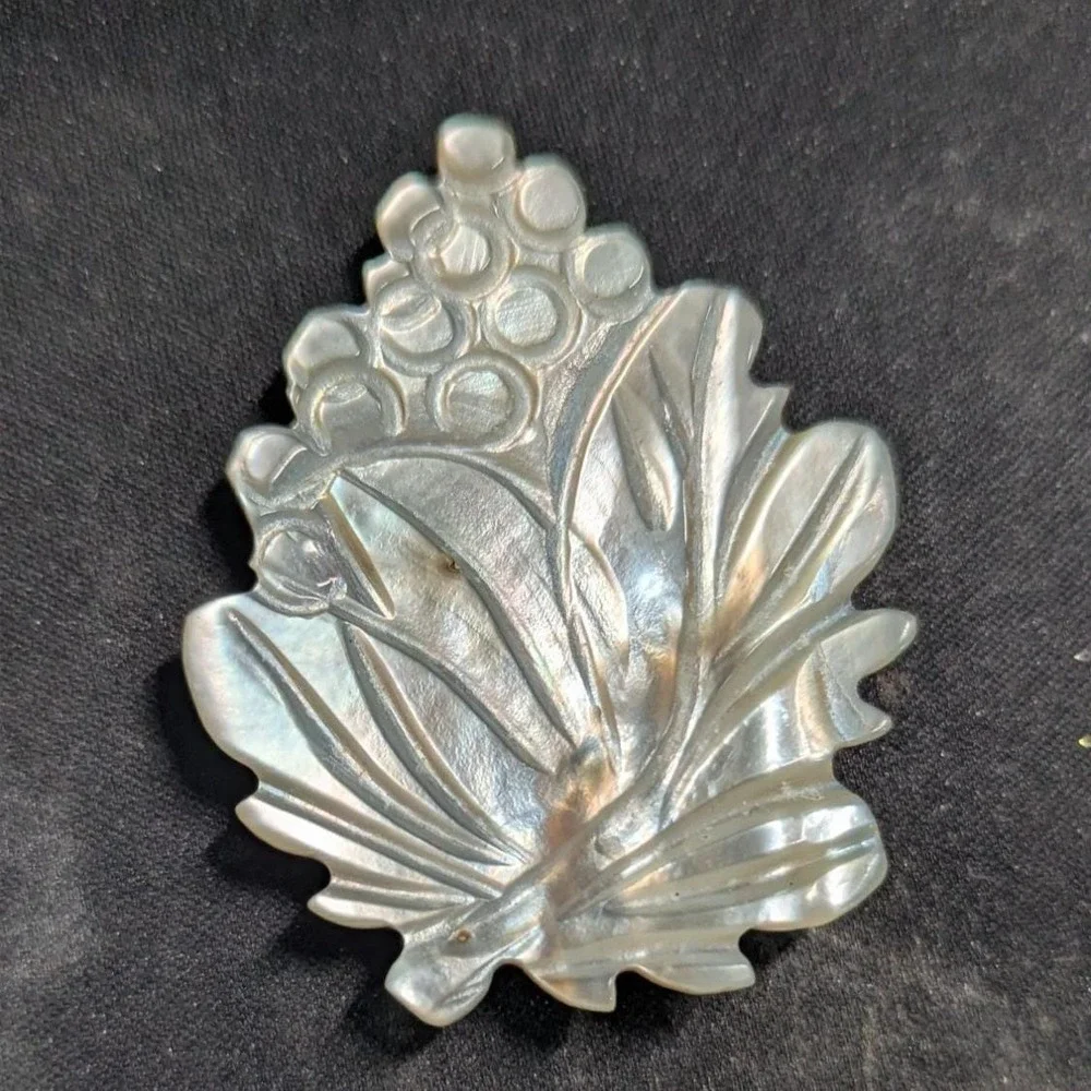 Vintage‎ Hand Carved Mother of Pearl Shell Leaf Berry Fur Clip Iridescent 2 Inch